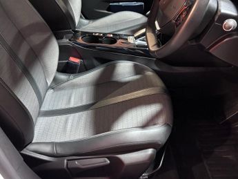 PEUGEOT E-208 50kWh Allure Premium Hatchback 5dr Electric Auto (136 ps)