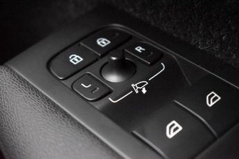 VOLVO XC40 1.5 T3 R-DESIGN 5 DOOR 8-SPEED AUTO 161 BHP (EURO 6)