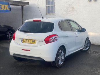 PEUGEOT 208 1.2 VTi PureTech Allure Hatchback 5dr Petrol Manual Euro 5 (82 p