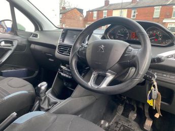 PEUGEOT 208 1.2 VTi PureTech Allure Hatchback 5dr Petrol Manual Euro 5 (82 p