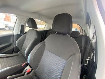 PEUGEOT 208 1.2 VTi PureTech Allure Hatchback 5dr Petrol Manual Euro 5 (82 p