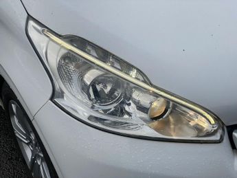 PEUGEOT 208 1.2 VTi PureTech Allure Hatchback 5dr Petrol Manual Euro 5 (82 p