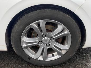 PEUGEOT 208 1.2 VTi PureTech Allure Hatchback 5dr Petrol Manual Euro 5 (82 p