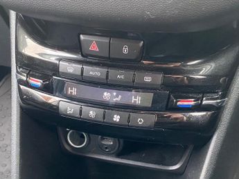 PEUGEOT 208 1.2 VTi PureTech Allure Hatchback 5dr Petrol Manual Euro 5 (82 p