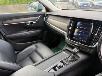 VOLVO V90 2.0 D5 PowerPulse Pro Estate 5dr Diesel Auto AWD Euro 6-2 FORMER