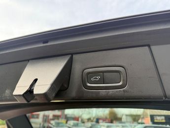 VOLVO V90 2.0 D5 PowerPulse Pro Estate 5dr Diesel Auto AWD Euro 6-2 FORMER