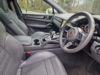 PORSCHE CAYENNE 3.0 V6 E-Hybrid 17.9kWh Platinum Edition Coupe 5dr Petrol Plug-i