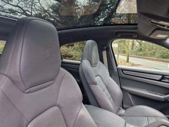 PORSCHE CAYENNE 3.0 V6 E-Hybrid 17.9kWh Platinum Edition Coupe 5dr Petrol Plug-i