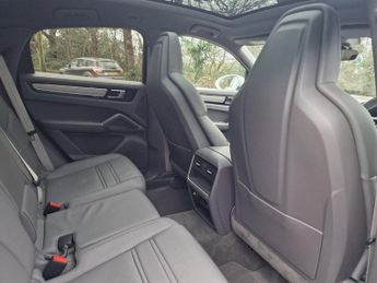 PORSCHE CAYENNE 3.0 V6 E-Hybrid 17.9kWh Platinum Edition Coupe 5dr Petrol Plug-i