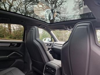 PORSCHE CAYENNE 3.0 V6 E-Hybrid 17.9kWh Platinum Edition Coupe 5dr Petrol Plug-i