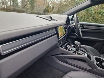 PORSCHE CAYENNE 3.0 V6 E-Hybrid 17.9kWh Platinum Edition Coupe 5dr Petrol Plug-i