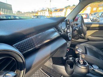 MINI HATCH 2.0 Cooper SD Hatchback 5dr Diesel Auto 6Spd Euro 6 (s/s) (170 p