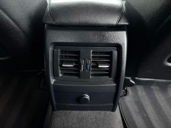 BMW 3 SERIES 2.0 320d Luxury Saloon 4dr Diesel Auto Euro 5 (s/s) (184 ps) * H