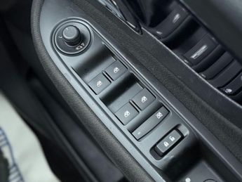 VAUXHALL MOKKA X 1.4i Turbo Design Nav SUV 5dr Petrol Auto Euro 6 (140 ps)