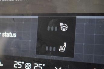 VOLVO XC40 2.0 B3 MHEV Plus SUV 5dr Petrol Hybrid DCT Auto Euro 6 (s/s) (16