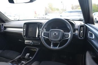 VOLVO XC40 2.0 B3 MHEV Plus SUV 5dr Petrol Hybrid DCT Auto Euro 6 (s/s) (16