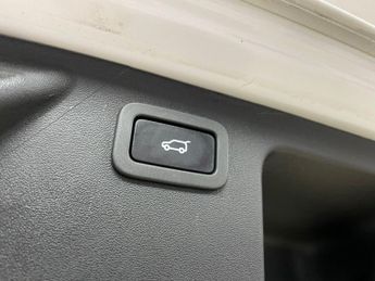 LAND ROVER DISCOVERY SPORT 2.0 TD4 SE Tech SUV 5dr Diesel Auto 4WD Euro 6 (s/s) (180 ps)