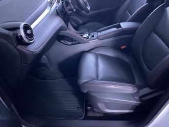 MG MG ZS 72.6kWh Trophy Connect Long Range SUV 5dr Electric Auto (156 ps)