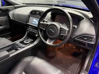 JAGUAR XE 2.0i R-Sport Saloon 4dr Petrol Auto Euro 6 (s/s) (250 ps)