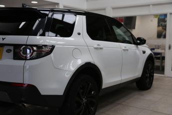 LAND ROVER DISCOVERY SPORT 2.0 TD4 HSE Black SUV 5dr Diesel Auto 4WD Euro 6 (s/s) (180 ps)