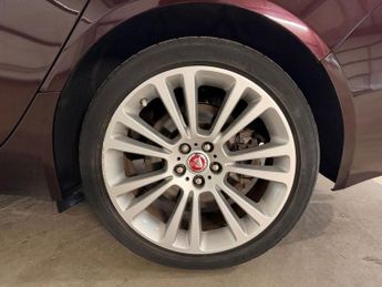 JAGUAR XF 3.0d V6 Portfolio Saloon 4dr Diesel Auto Euro 6 (s/s) (300 ps)