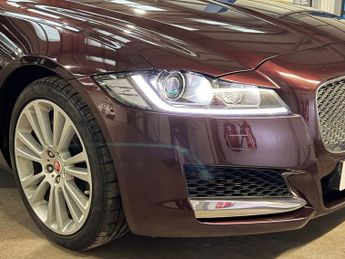 JAGUAR XF 3.0d V6 Portfolio Saloon 4dr Diesel Auto Euro 6 (s/s) (300 ps)