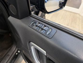 LAND ROVER DISCOVERY SPORT 2.0 TD4 Landmark SUV 5dr Diesel Auto 4WD Euro 6 (s/s) (180 ps)