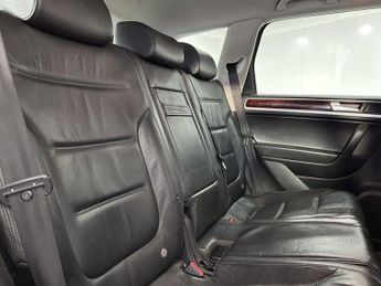 VOLKSWAGEN TOUAREG 3.0 TDI V6 BlueMotion Tech SE SUV 5dr Diesel Tiptronic 4WD Euro 