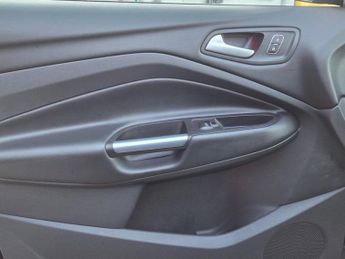 FORD KUGA 2.0 TDCi ST-Line X SUV 5dr Diesel Powershift AWD Euro 6 (s/s) (1