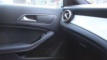 MERCEDES-BENZ GLA 1.6 GLA200 AMG Line (Premium) SUV 5dr Petrol 7G-DCT Euro 6 (s/s)