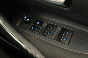 TOYOTA COROLLA 1.8 VVT-h GPF Icon Hatchback 5dr Petrol Hybrid CVT Euro 6 (s/s) 