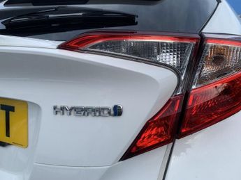 TOYOTA C-HR 1.8 VVT-h Design SUV 5dr Petrol Hybrid CVT Euro 6 (s/s) (122 ps)