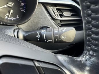 TOYOTA C-HR 1.8 VVT-h Design SUV 5dr Petrol Hybrid CVT Euro 6 (s/s) (122 ps)