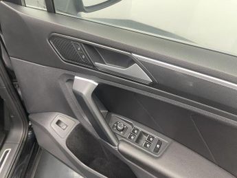 VOLKSWAGEN TIGUAN 2.0 TSI BlueMotion Tech SEL SUV 5dr Petrol DSG 4Motion Euro 6 (s