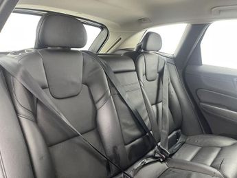 VOLVO XC60 2.0 T5 Momentum SUV 5dr Petrol Auto AWD Euro 6 (s/s) (250 ps)