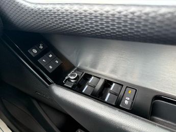 LAND ROVER RANGE ROVER VELAR 2.0 D240 R-Dynamic S SUV 5dr Diesel Auto 4WD Euro 6 (s/s) (240 p