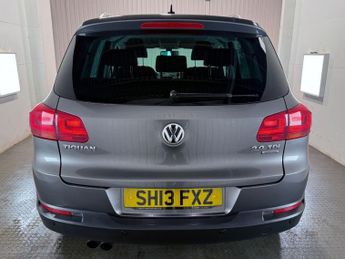 VOLKSWAGEN TIGUAN 2.0 TDI BlueMotion Tech SE SUV 5dr Diesel DSG 4WD Euro 5 (s/s) (