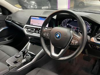 BMW 3 SERIES 2.0 330e 12kWh SE Pro Touring 5dr Petrol Plug-in Hybrid Auto Eur