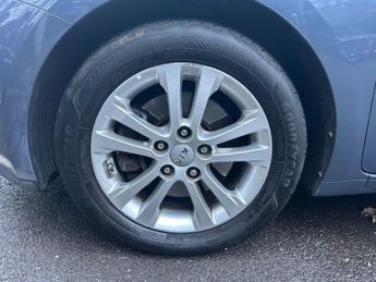 KIA CEED 1.6 CRDi 3 Sportswagon 5dr Diesel Auto Euro 5 (126 bhp)