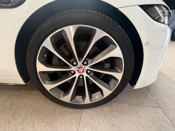 JAGUAR XE 2.0 D180 R-Dynamic HSE Saloon 4dr Diesel Auto Euro 6 (s/s) (180 