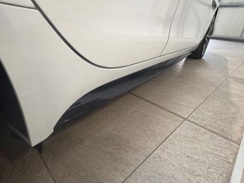 JAGUAR XE 2.0 D180 R-Dynamic HSE Saloon 4dr Diesel Auto Euro 6 (s/s) (180 