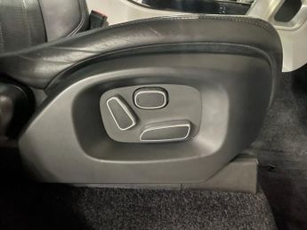 LAND ROVER RANGE ROVER 3.0 TD V6 Vogue SUV 5dr Diesel Auto 4WD Euro 5 (s/s) (258 ps)