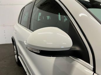 VOLKSWAGEN TIGUAN 2.0 TDI BlueMotion Tech R-Line SUV 5dr Diesel DSG 4WD Euro 5 (s/