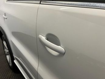 VOLKSWAGEN TIGUAN 2.0 TDI BlueMotion Tech R-Line SUV 5dr Diesel DSG 4WD Euro 5 (s/