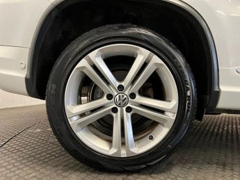 VOLKSWAGEN TIGUAN 2.0 TDI BlueMotion Tech R-Line SUV 5dr Diesel DSG 4WD Euro 5 (s/