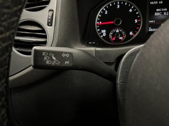 VOLKSWAGEN TIGUAN 2.0 TDI BlueMotion Tech R-Line SUV 5dr Diesel DSG 4WD Euro 5 (s/