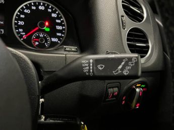 VOLKSWAGEN TIGUAN 2.0 TDI BlueMotion Tech R-Line SUV 5dr Diesel DSG 4WD Euro 5 (s/