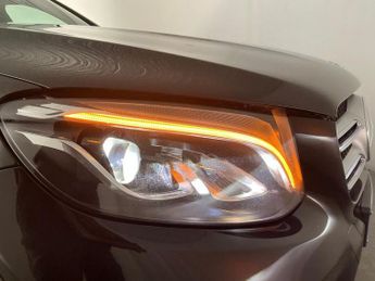 MERCEDES-BENZ GLC 2.1 GLC220d AMG Line SUV 5dr Diesel G-Tronic 4MATIC Euro 6 (s/s)