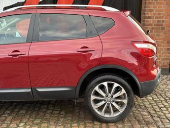 NISSAN QASHQAI 1.6 Tekna SUV 5dr Petrol CVT 2WD Euro 5 (AVM) (117 ps)