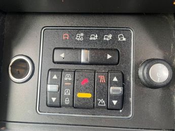 LAND ROVER DISCOVERY 4 3.0 SD V6 XS SUV 5dr Diesel Auto 4WD Euro 5 (255 bhp)